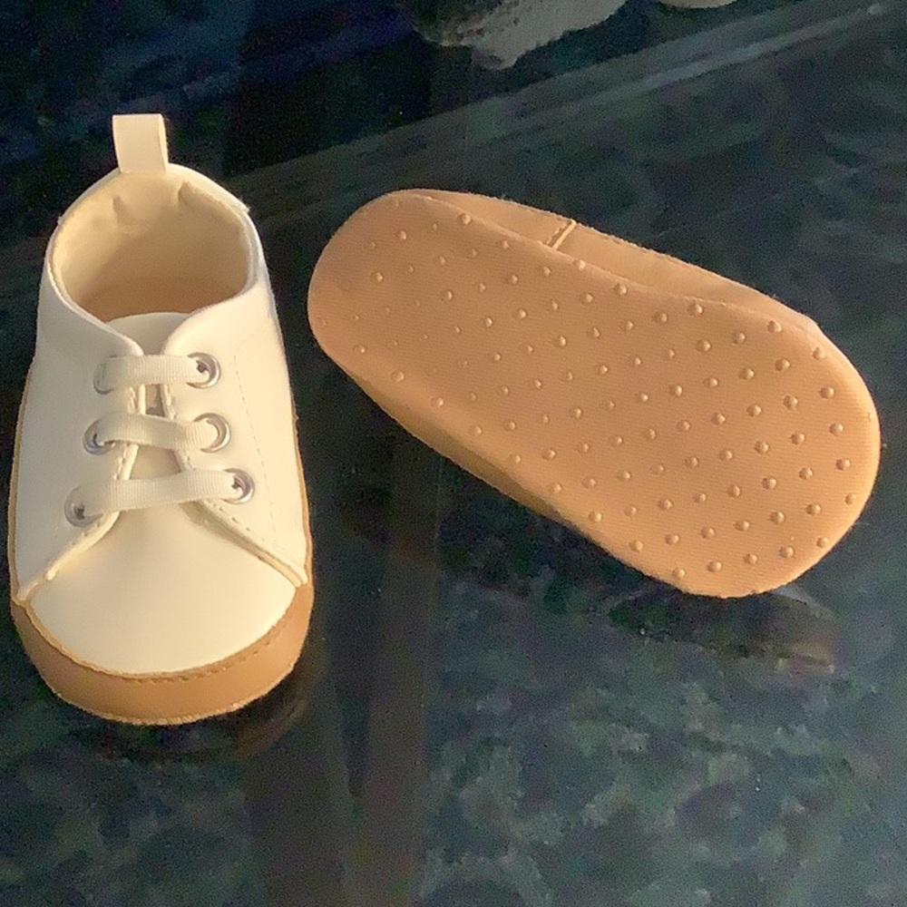 White Old Navy baby sneakers size 6-12 months